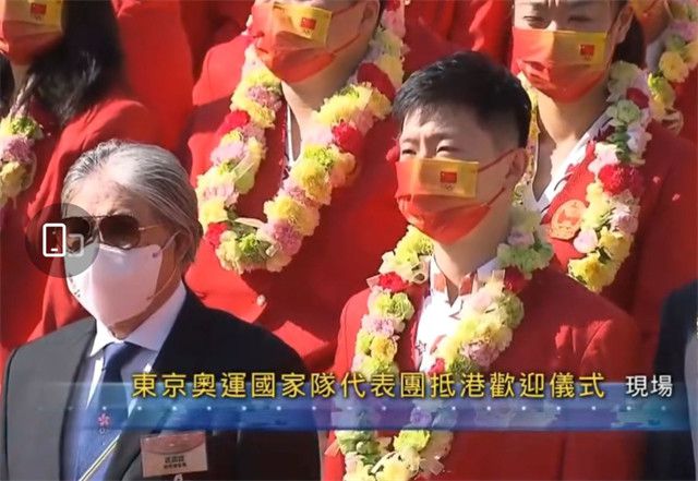 久久久久成人精品一区二区